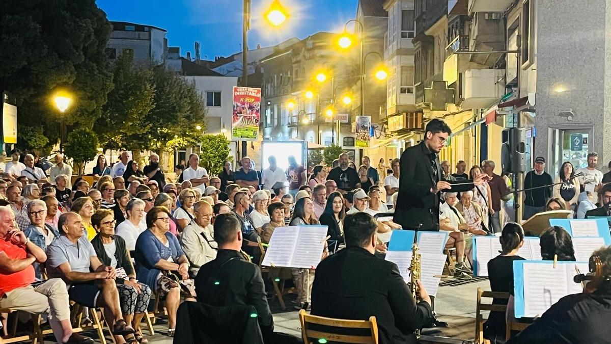 La Banda de Música Nova Lira de Moraña, este fin de semana en la Praza da Constitución de Cangas. La Banda de Música Nova Lira de Moraña, este fin de semana en la Praza da Constitución de Cangas.