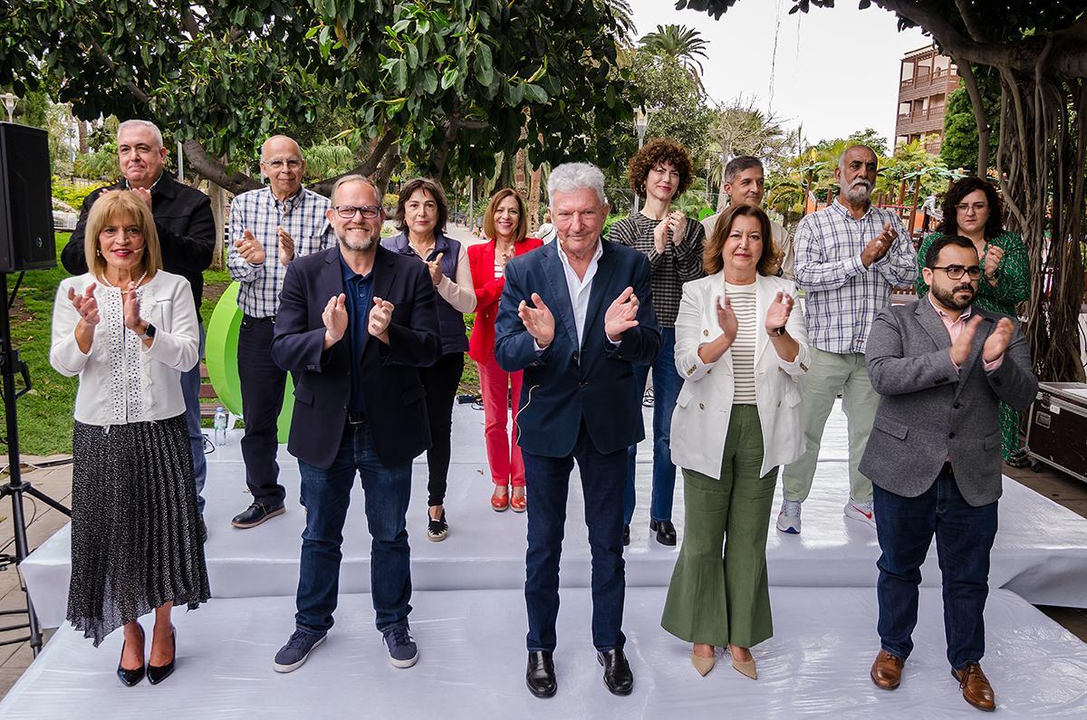 Pedro Quevedo estuvo acompañado en la presentación por los 14 primeros miembros de la candidatura de Nueva Canarias