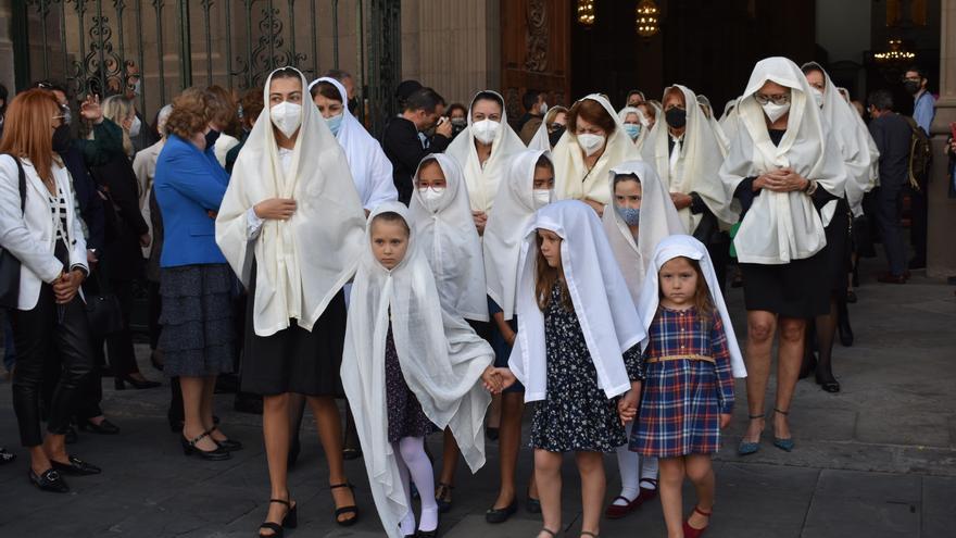La procesión de Las Mantillas regresa a las calles de Vegueta