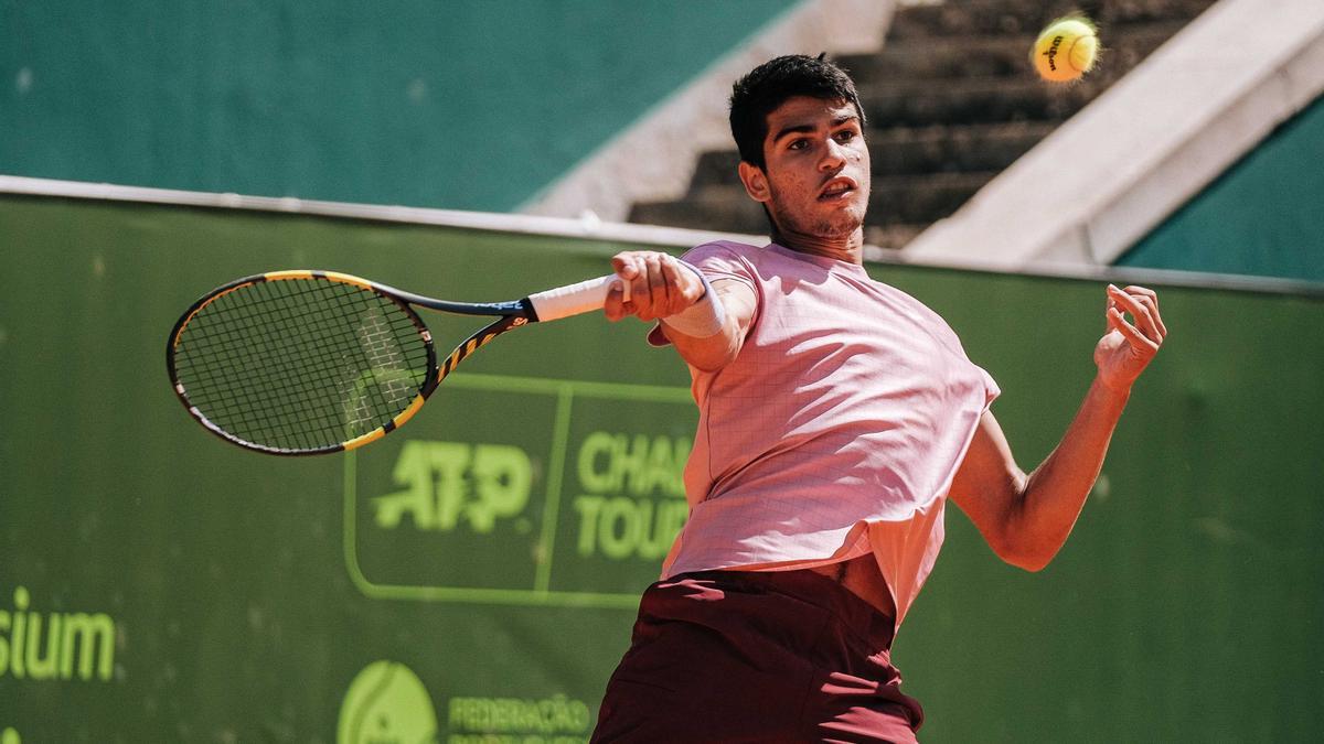 Carlos Alcaraz durante su duelo en Portugal.