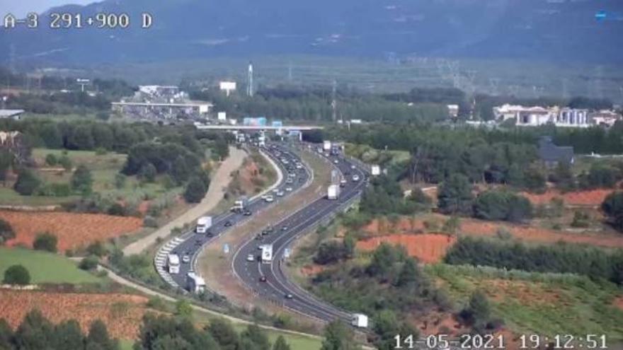 Un accidente en la A-3 a la altura de Requena provoca retención de 11 km