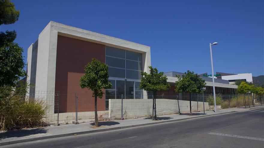 La Diputación tramita la cesión de la piscina del Figueroa al Imdeco