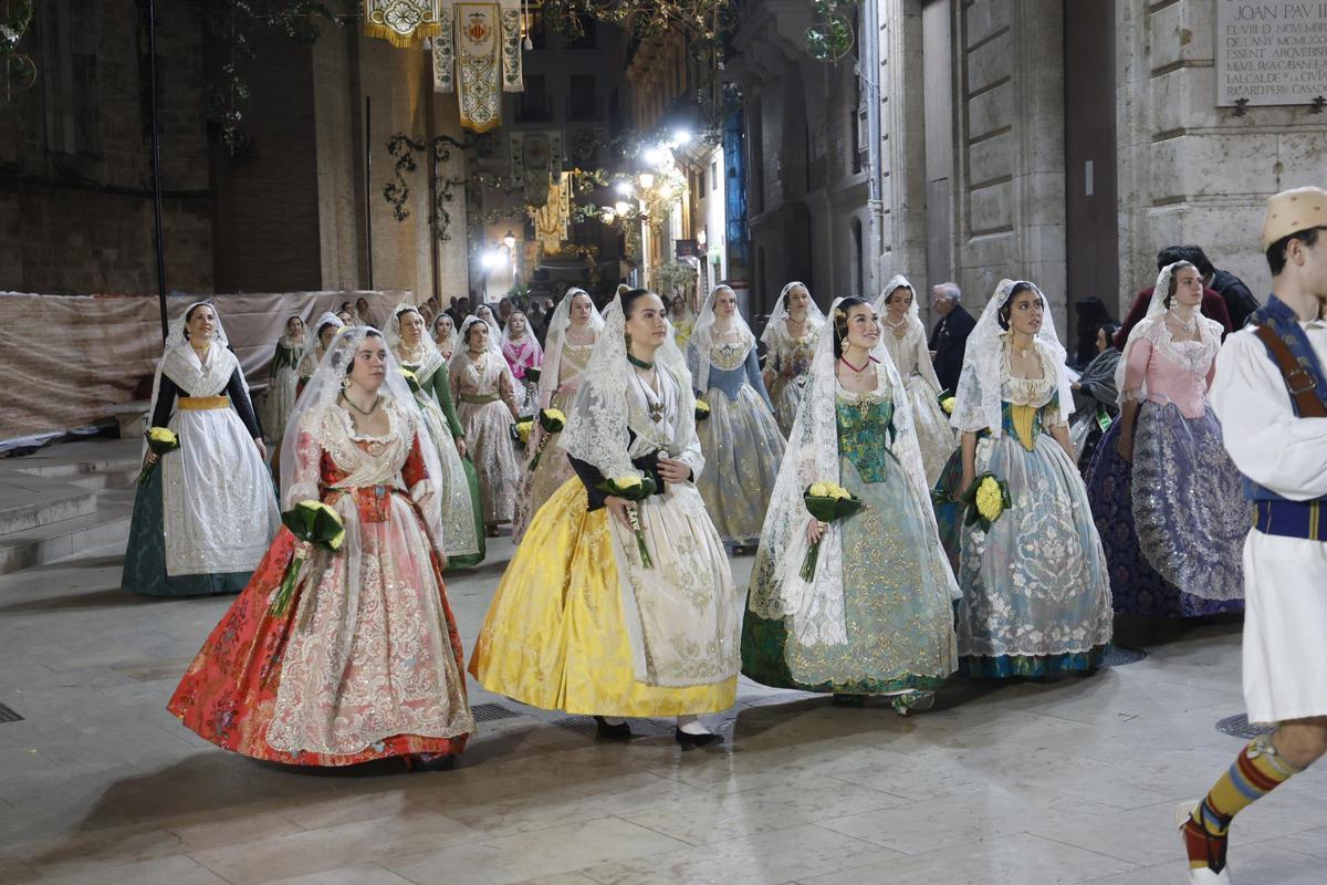 Todas las fotos de la Ofrenda del 18 de marzo por la calle San Vicente hasta la 20:30 horas