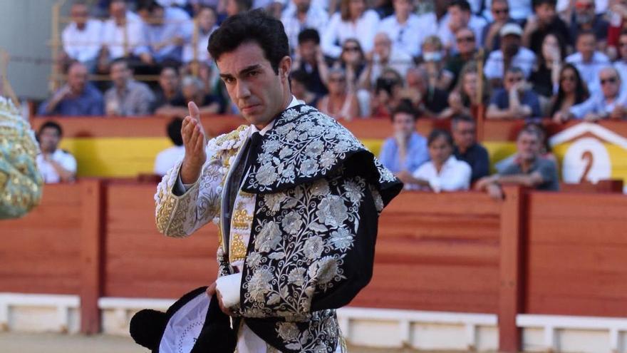 El Ayuntamiento de Alicante crea sus primeros trofeos taurinos de Hogueras