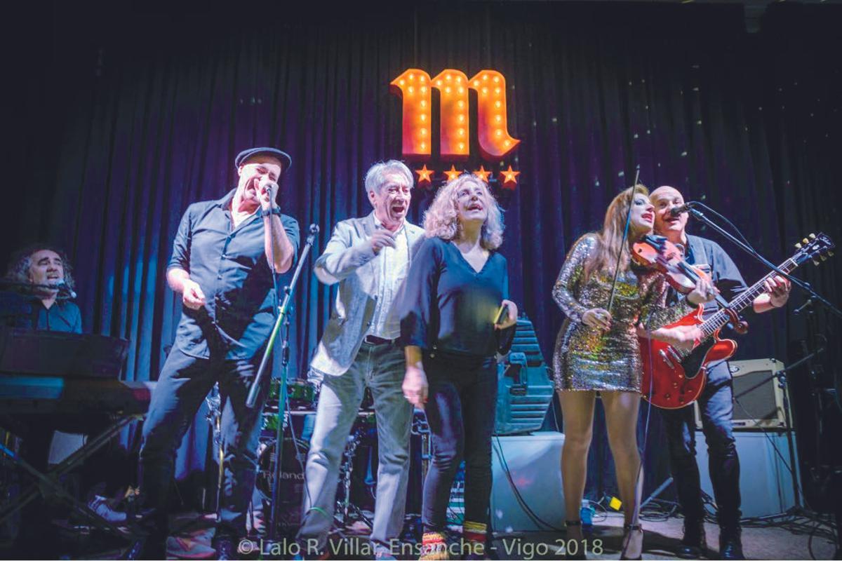 Homenaje al periodista Fernando Franco en 2018. Por la izda., Cardalda, Comesaña, Franco, María Monsonís, Patricia Moon y Leo Gianetto