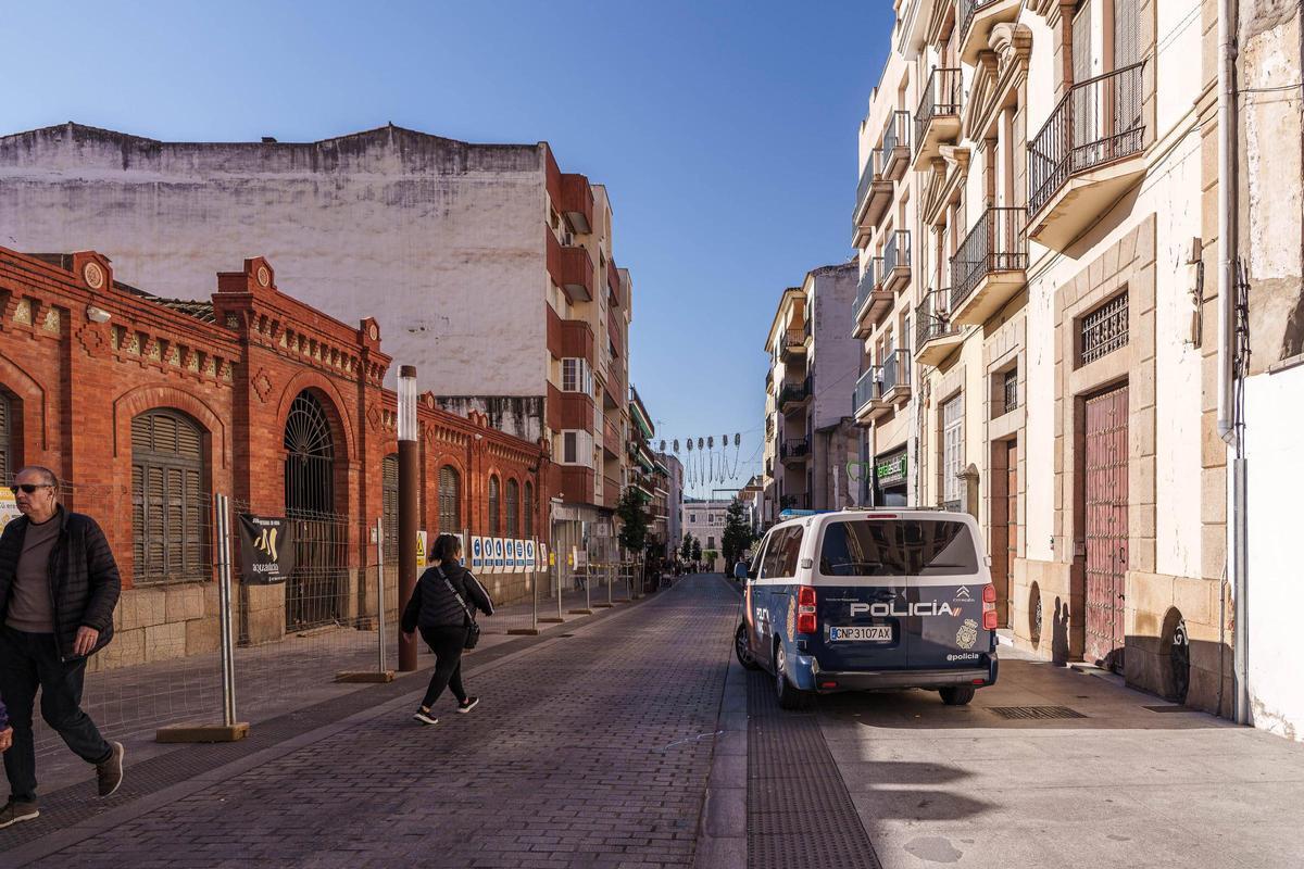 Furgón policial en la capital extremeña.