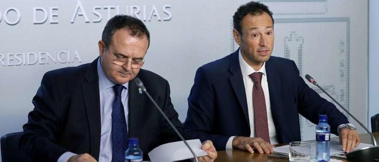 Isaac Pola y Guillermo Martínez, ayer, en la rueda de prensa tras el Consejo de Gobierno.