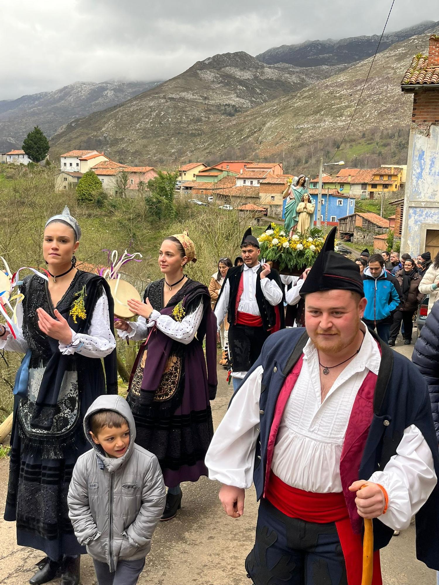 Fiesta del Santo Ángel de ña Guarda en Mazucu