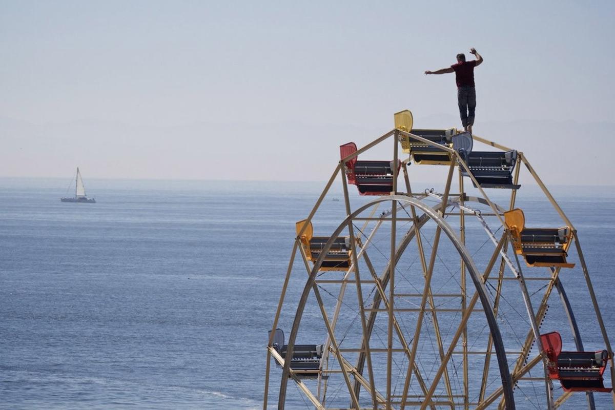 TELEVISION   Imagen del el programa de Discovery Max En la cuerda floja   Nik Wallenda practices walking on the ferris wheel