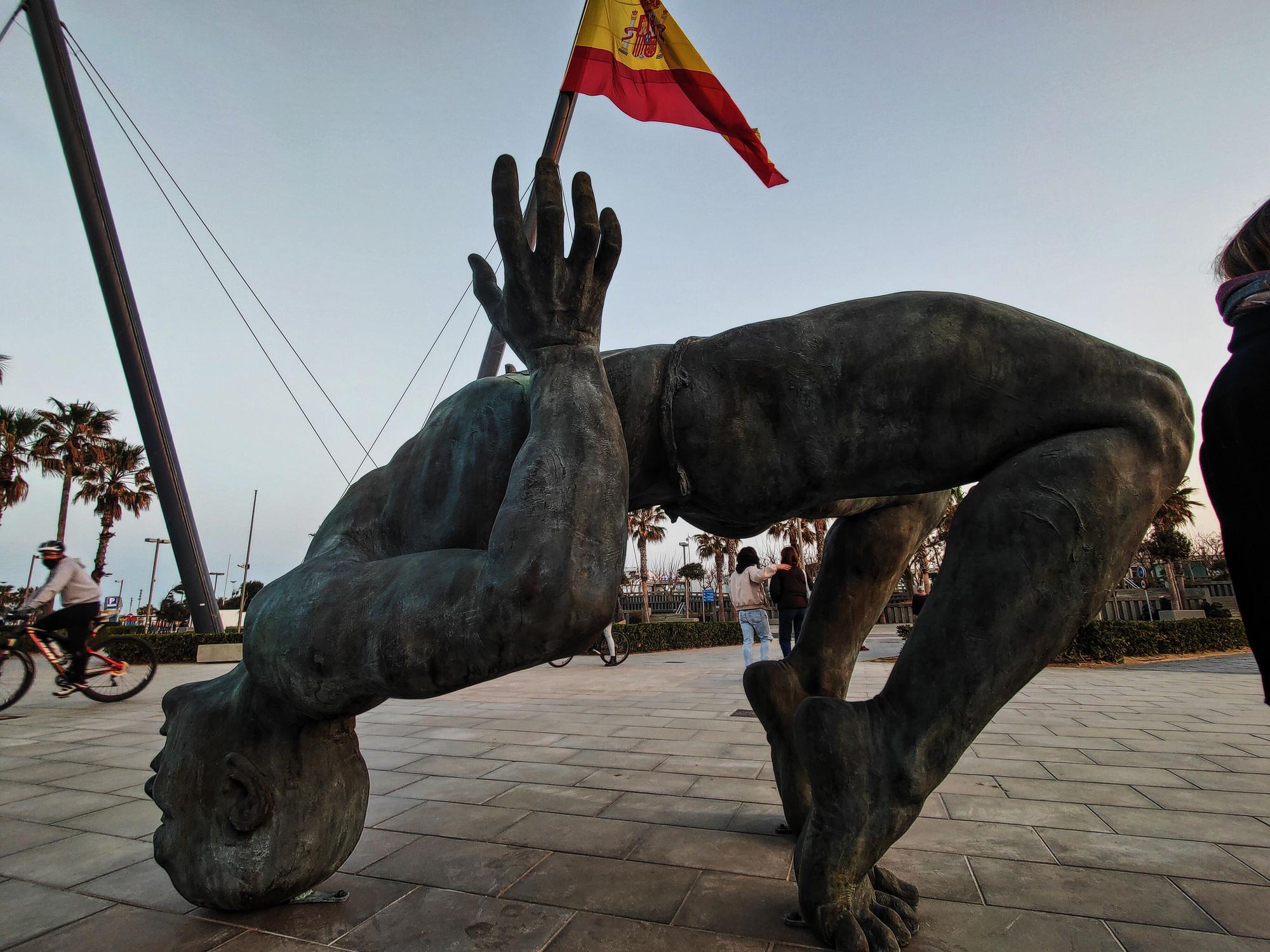 Así es "Gigante de sal", la nueva estatua de la Marina de València