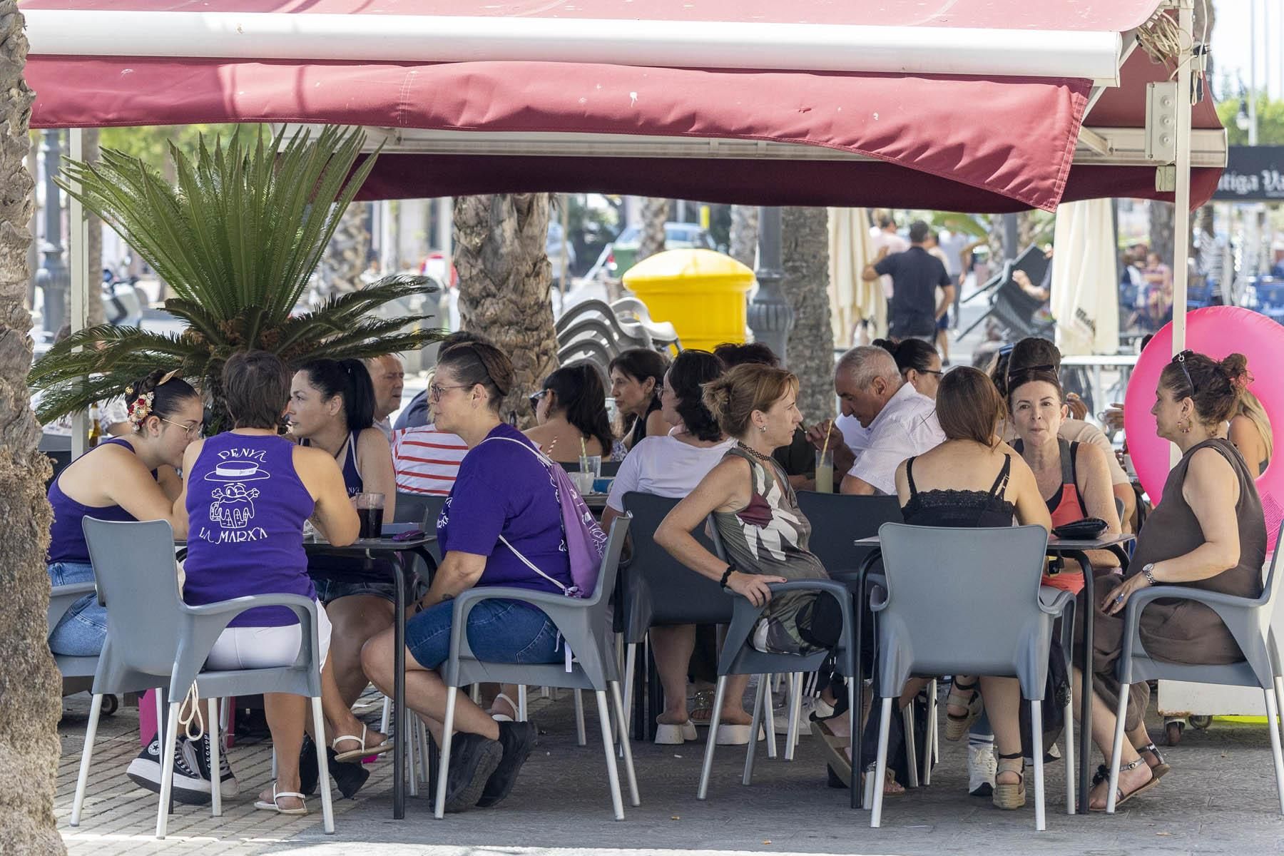 Hoteles y terrazas de Castellón, a tope en el primer fin de semana del verano