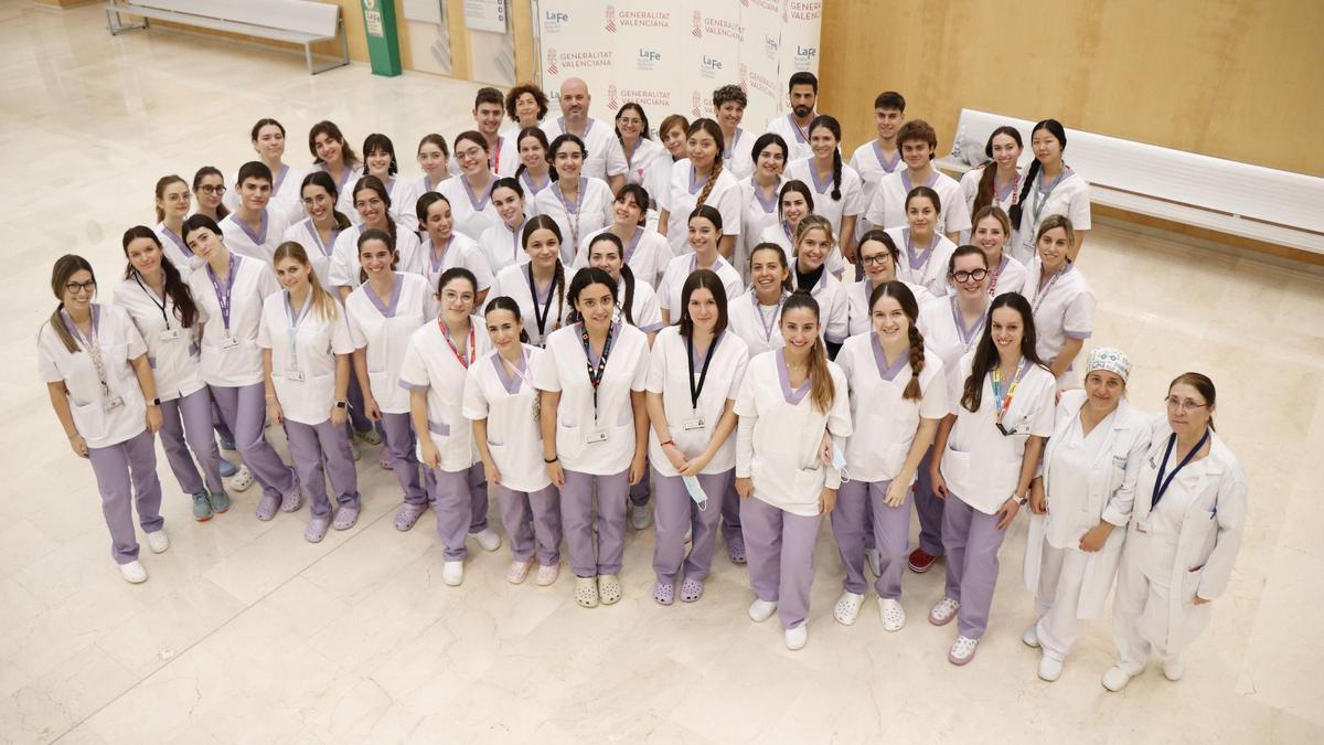 Grupo de enfermeros y enfermeras que ha comenzado sus prácticas en La Fe.