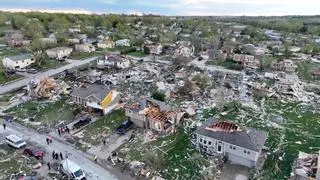 Más de 70 tornados azotan el centro de Estados Unidos y arrasan con las viviendas en Nebraska | Vídeo