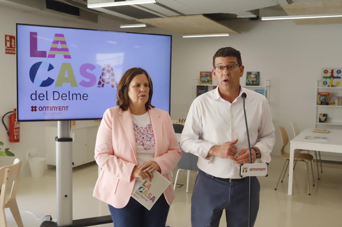 Jorguez Rodríguez, acompañado de Sayo Gandia, ha explicado los detalles del proyecto de la Casa del Delme.
