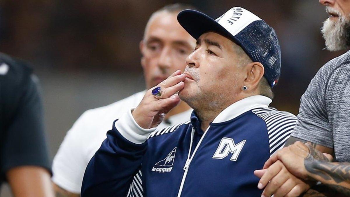 Diego Armando Maradona, técnico de Gimnasia y Esgrima