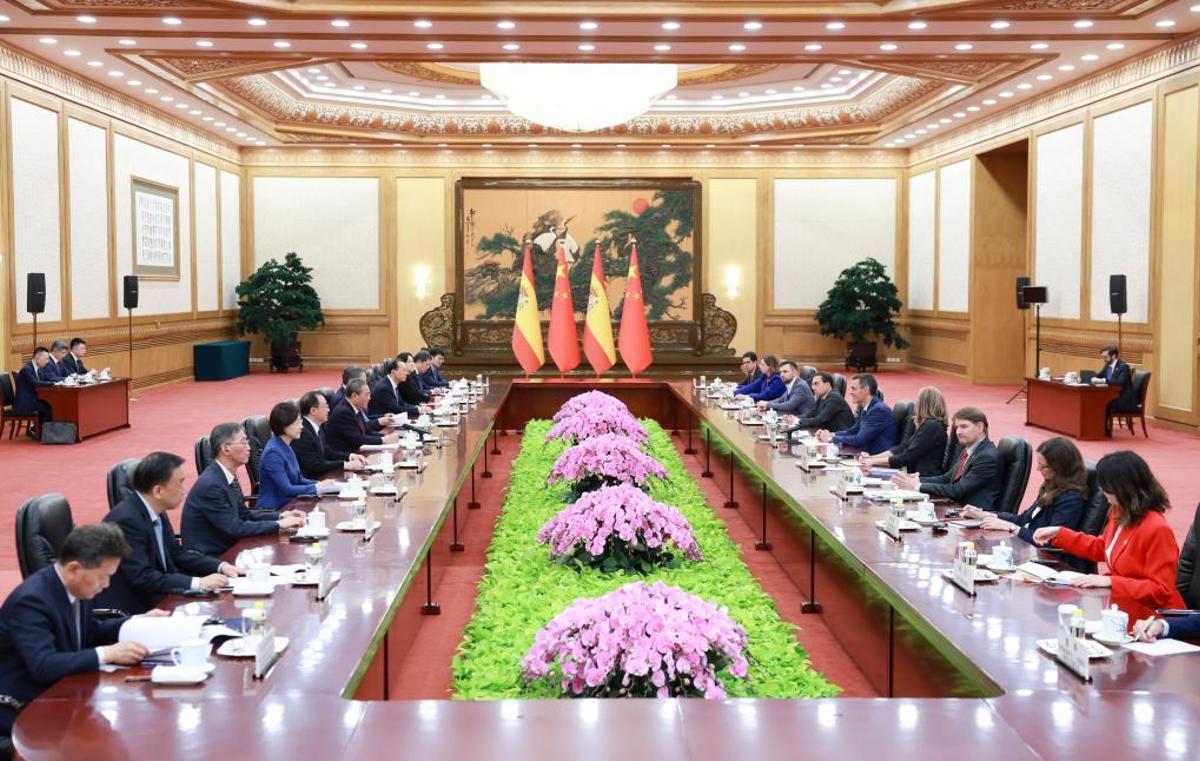 El primer ministro Li Qiang sostiene conversaciones con el presidente del Gobierno de España Pedro Sánchez