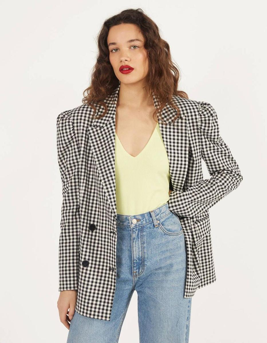 Americana 'oversize' de cuadros vichy de Bershka