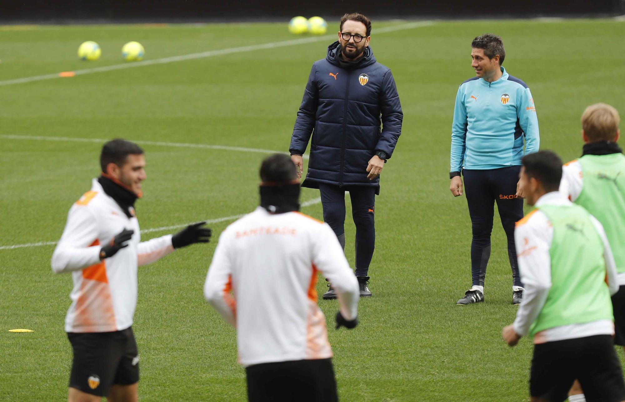 El Valencia se entrena por última vez antes del partido frente al Elche