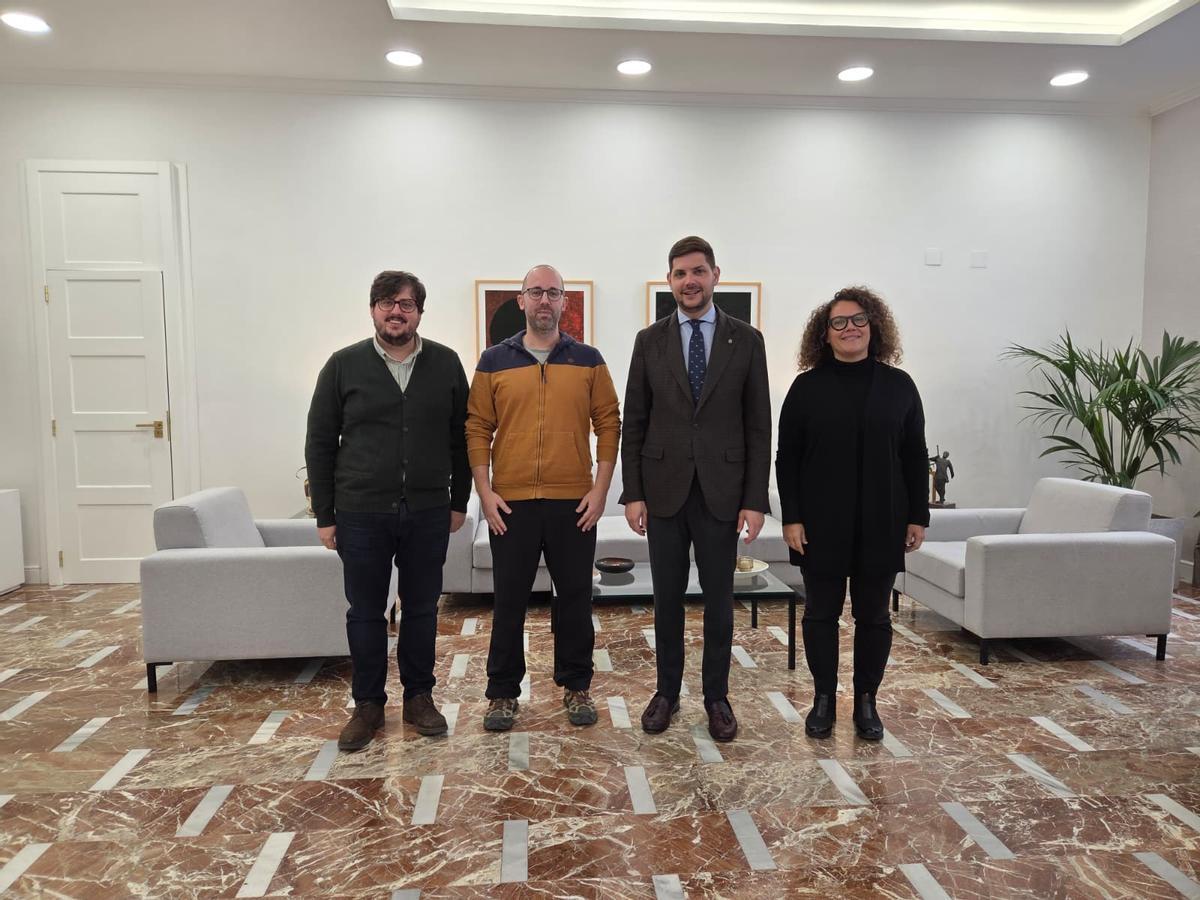 El ayuntamiento felicita al hasta ahora arqueólogo municipal