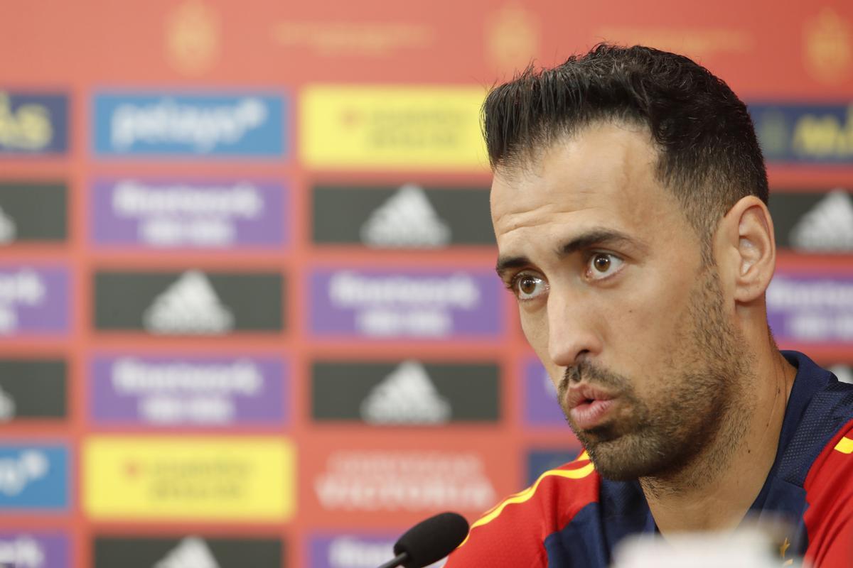 Busquets desmiente su marcha del Barcelona y la selección