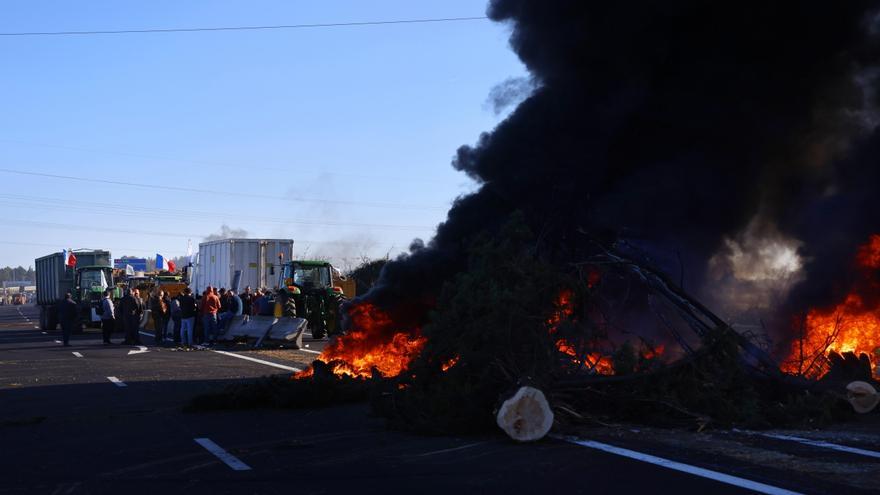 Cortada la frontera de La Junquera por la AP-7 por la protesta de los agricultores franceses