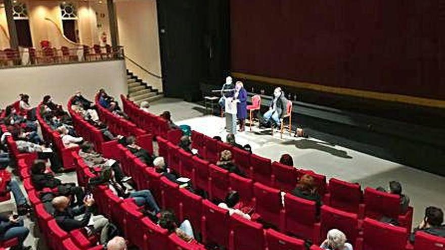 La reunió al teatre El Jardí.