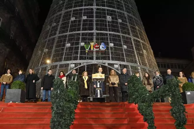 Abel Caballero protagonizó el acto de apagado de las luces en Porta do Sol