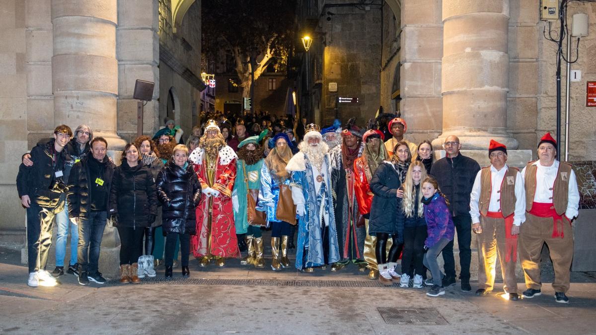 Els Trabucaires amb la comitiva de la cavalcada de Reis