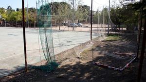 La portería retirada a un lado de la zona deportiva donde este viernes tuvo lugar el accidente.