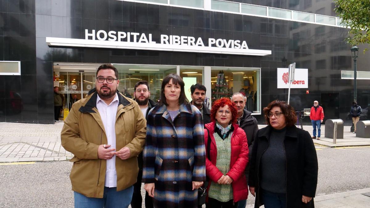 Ana Pontón (centro) con representantes municipales del BNG en Vigo.