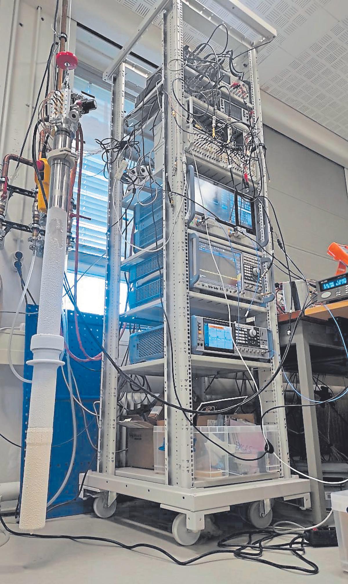 Vista de un refrigerador de un computador empleado por Cerviño