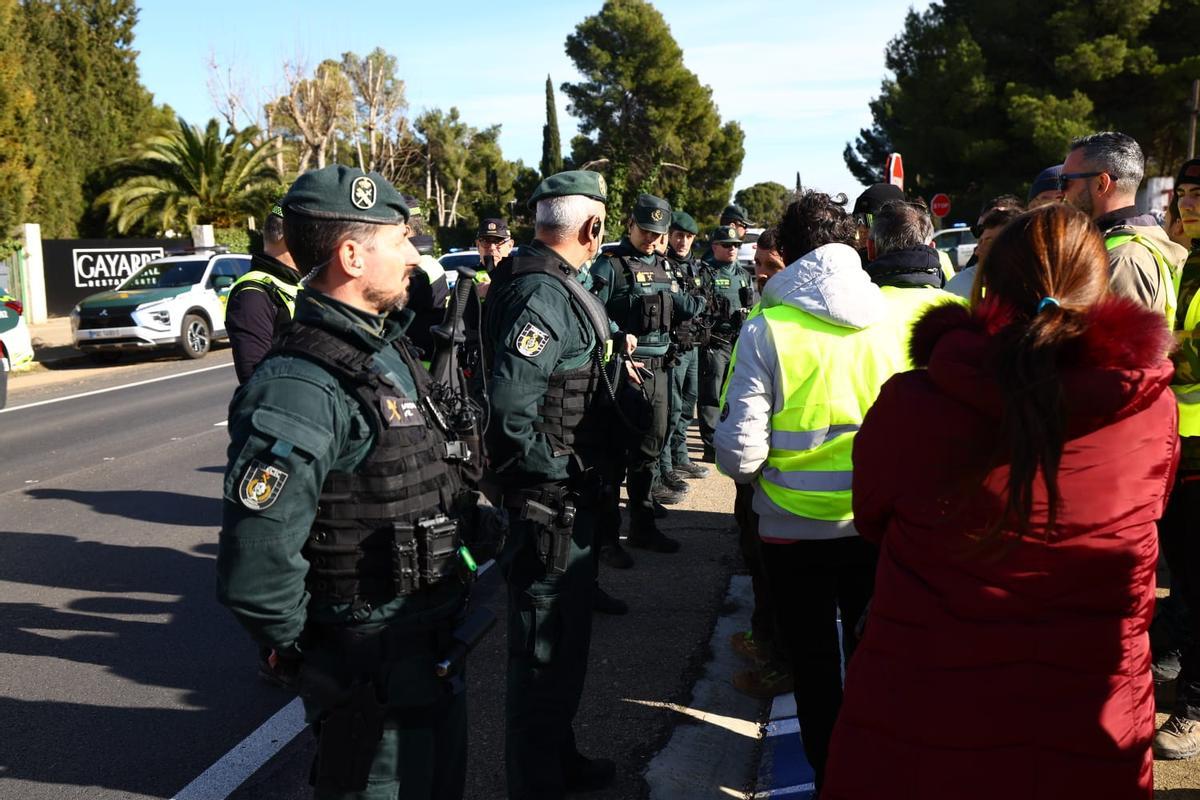 En imágenes | Atascos en los alrededores de Plaza por un protesta de agricultores por el acuerdo del Mercosur En imágenes | Atascos en los alrededores de Plaza por un protesta de agricultores por el acuerdo del Mercosur