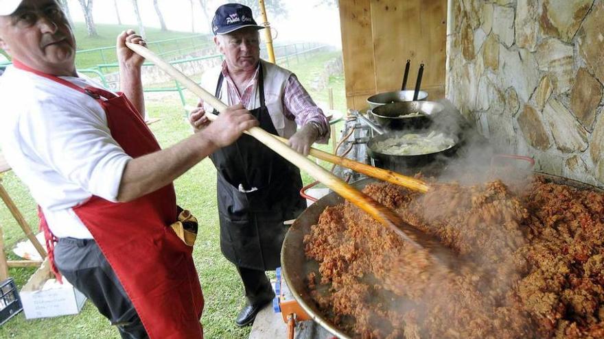 La lluvia no pudo con el picadillo de La Teyerona