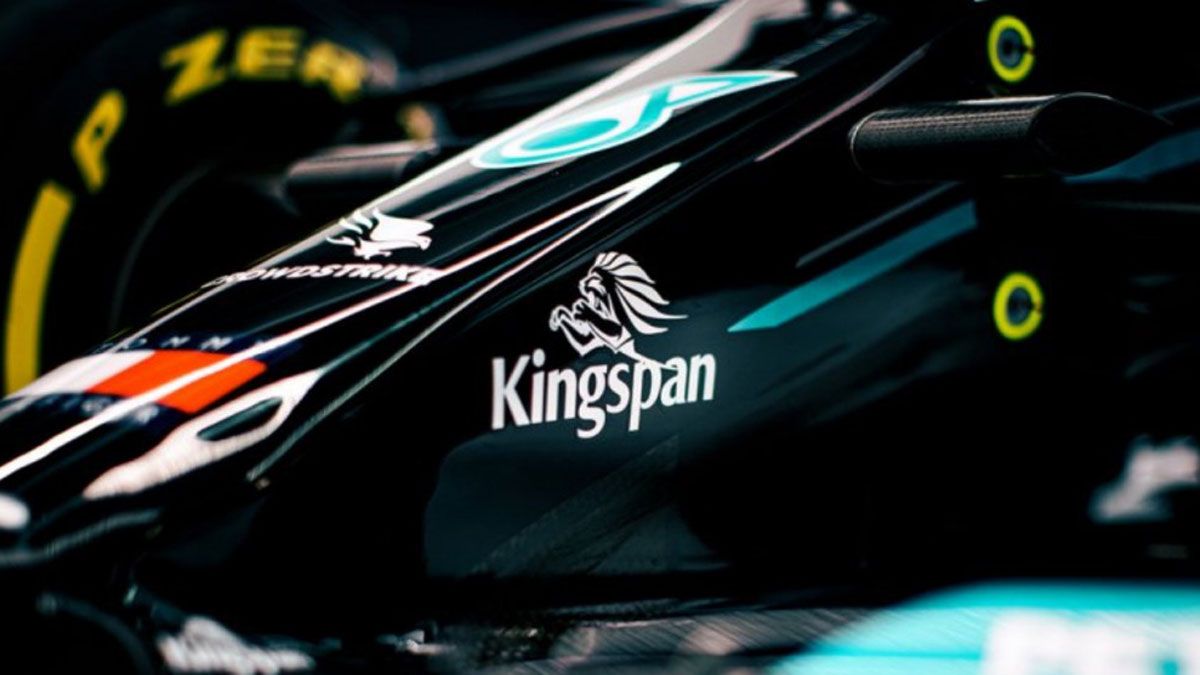 El logo de Kingspan aparece en los Mercedes de Hamilton y Bottas