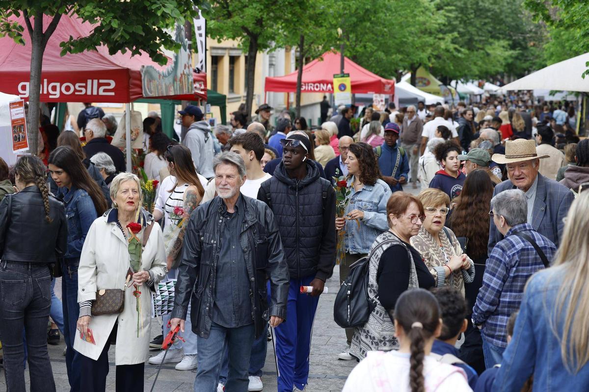 Les imatges de la diada de Sant Jordi a Girona