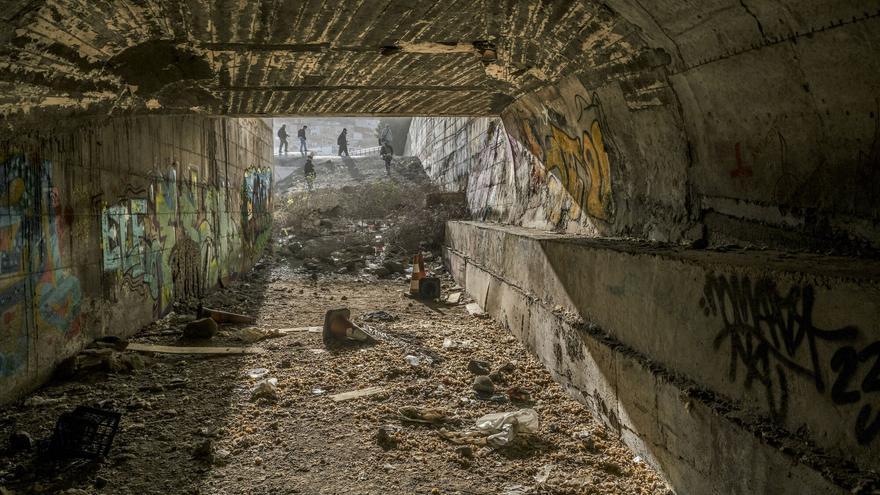 Basura y escombros en el barranco de Guiniguada