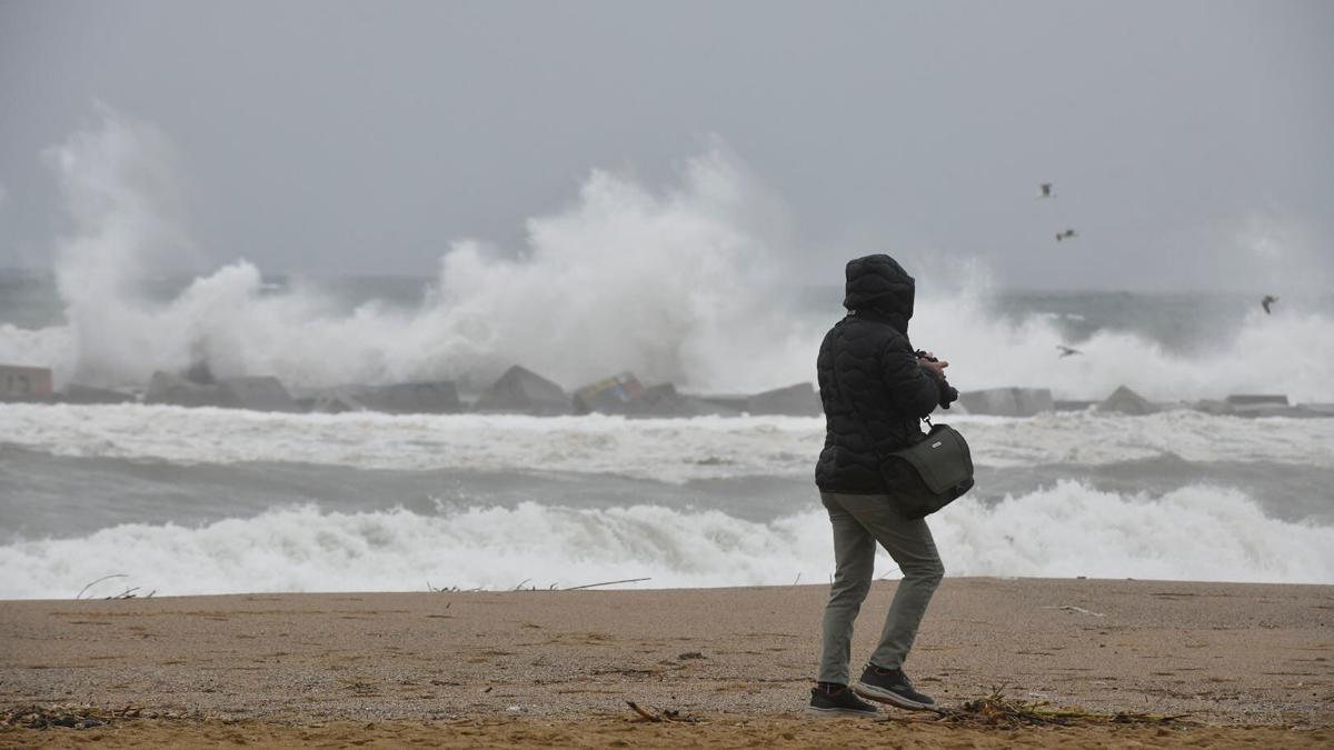 Temporal de Levante en la playa de la Barceloneta