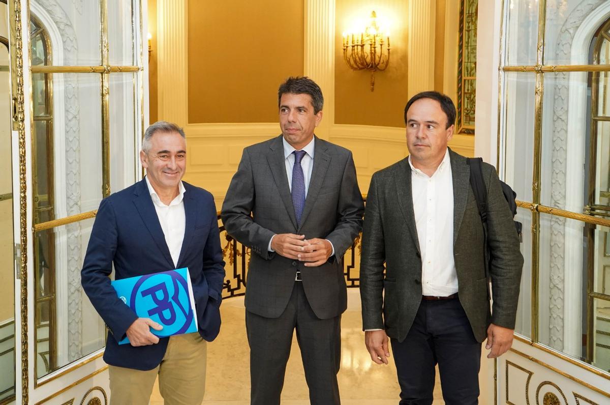 La delegación del PPCV, con Mazón, Barrachina y Llorca.