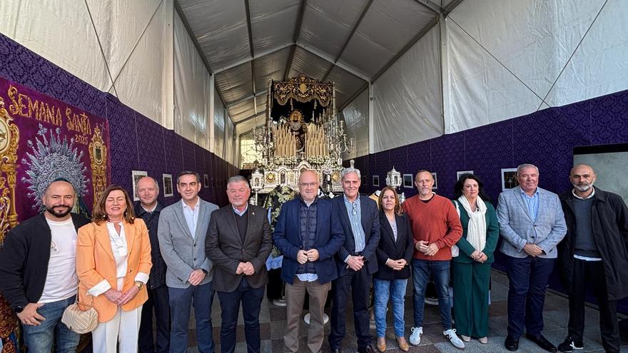 Exposición de tronos en el paseo de Larios de Torre del Mar