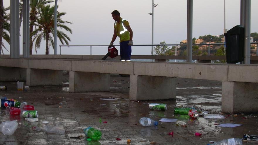 Imagen de archivo de basura en Punta Ballena.