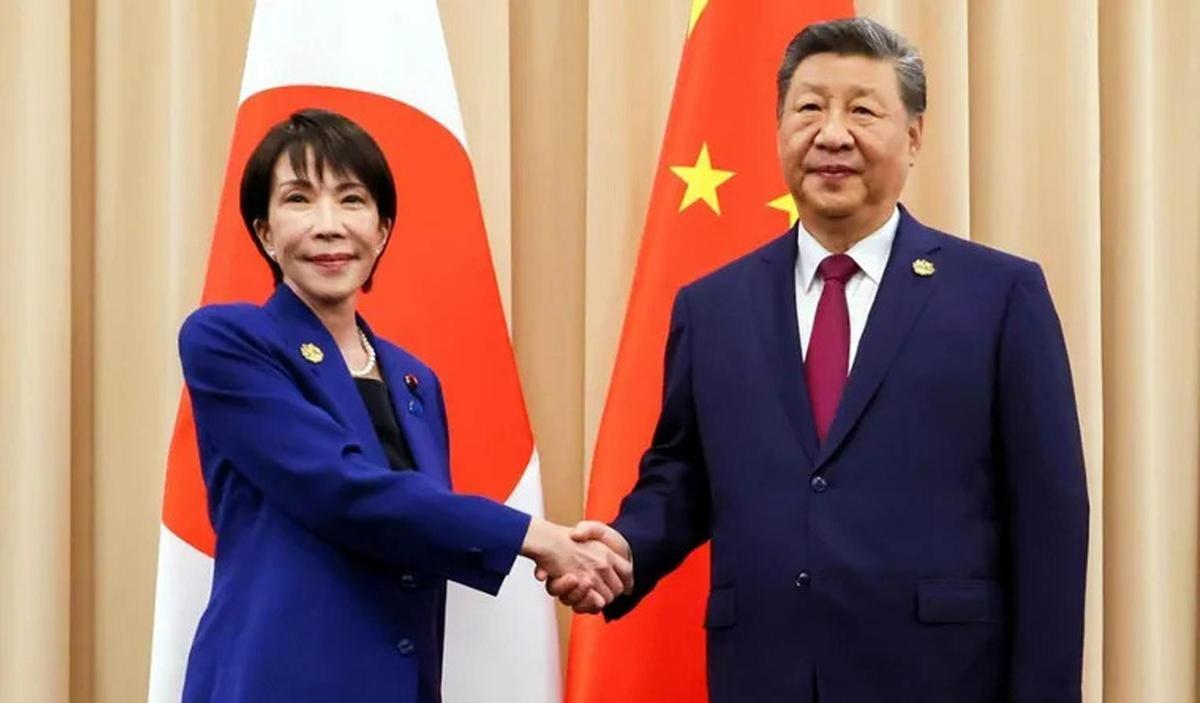 La primera ministra de Japón, Sanae Takaichi, y el presidente chino, Xi Jinping, en la cumbre de la APECr, el pasado 31 de octubre.