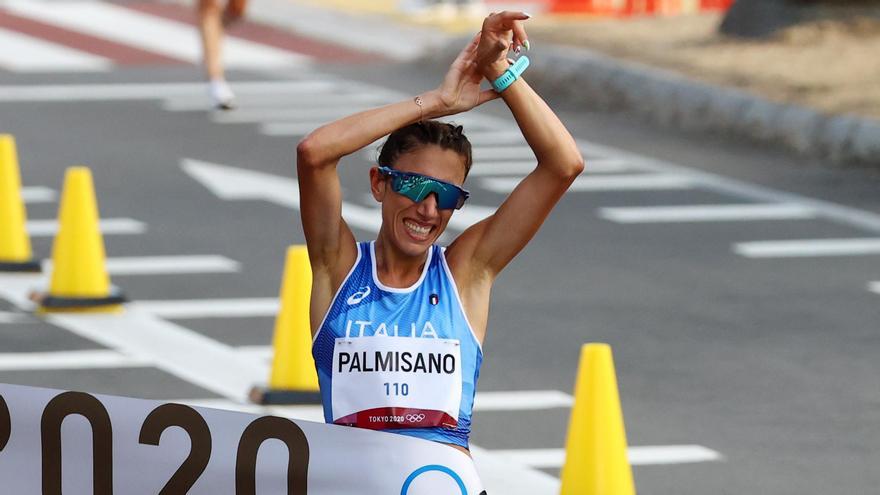 Antonella Palmisano celebra su victoria en los 20 kilómetros marcha.