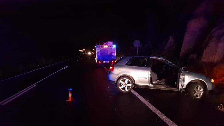 Estado en el que quedó el vehículo accidentado esta madrugada en la VG 4.2