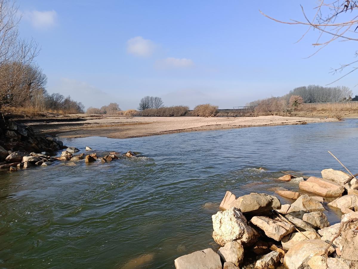 Una imatge de la resclosa al Ter.