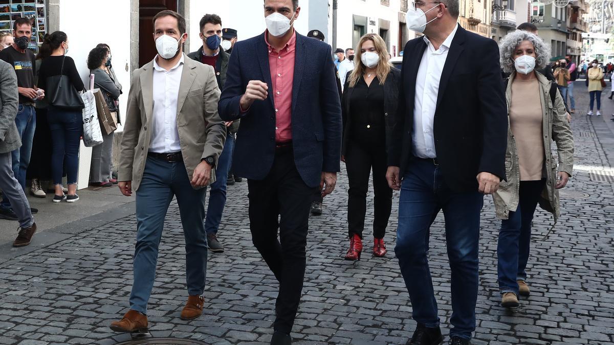 Pedro Sánchez visita La Palma tras el fin de la erupción volcánica.