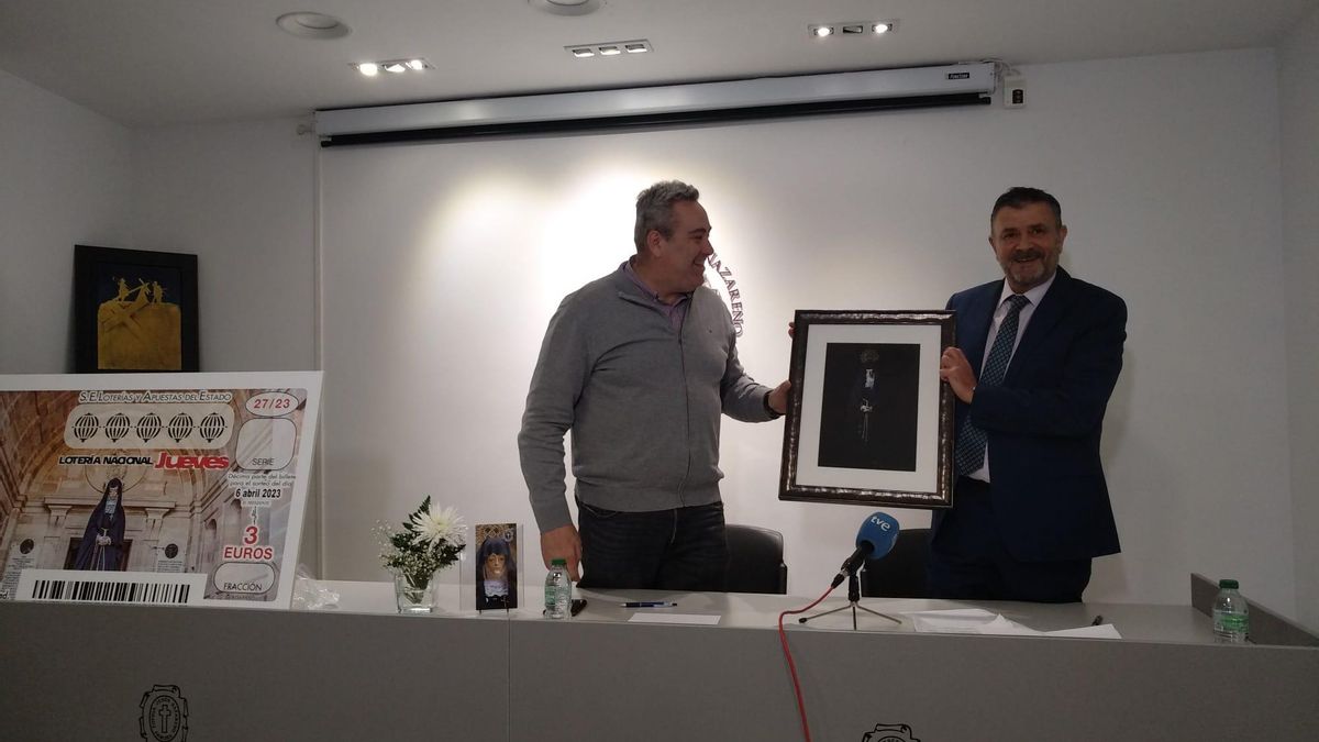 Presentación del décimo de la Lotería Nacional dedicado a la Virgen de la Soledad.