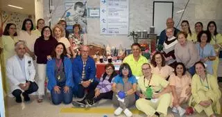 El Belén de Valga vuelve a animar las fiestas a los pacientes del Clínico