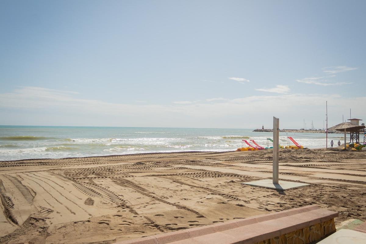 Torremolinos ha decidido anticiparse a Costas e iniciar ya la regeneración de sus playas tras los temporales para tenerlas listas para Semana Santa.
