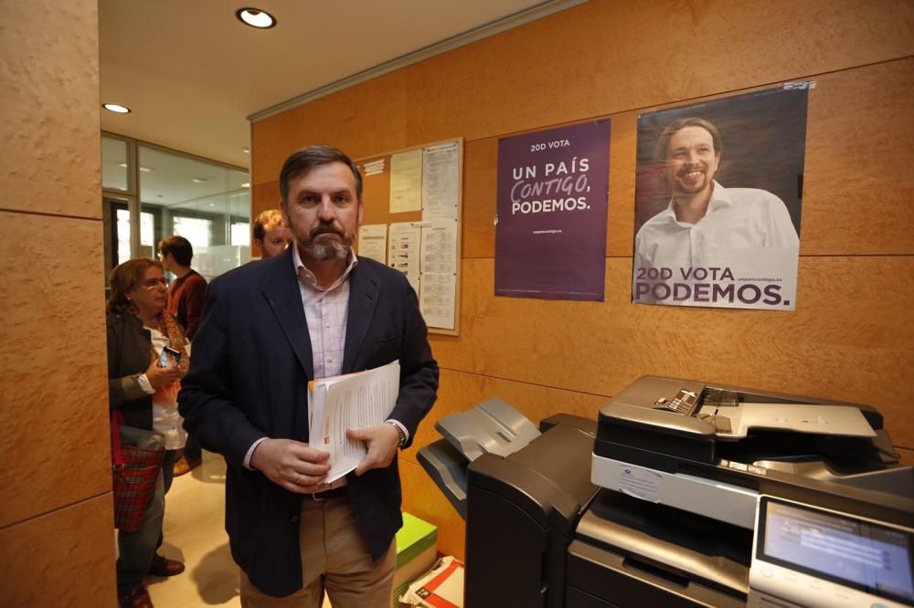 Los representantes de Hazte Oír, en València.