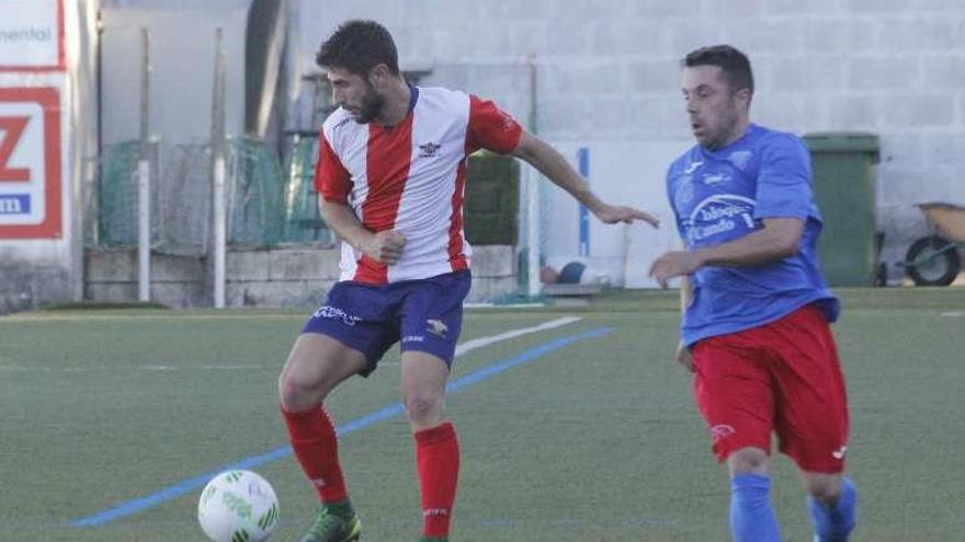 Mauro -en la imagen ante el Castro- será baja hoy. // Santos Álvarez